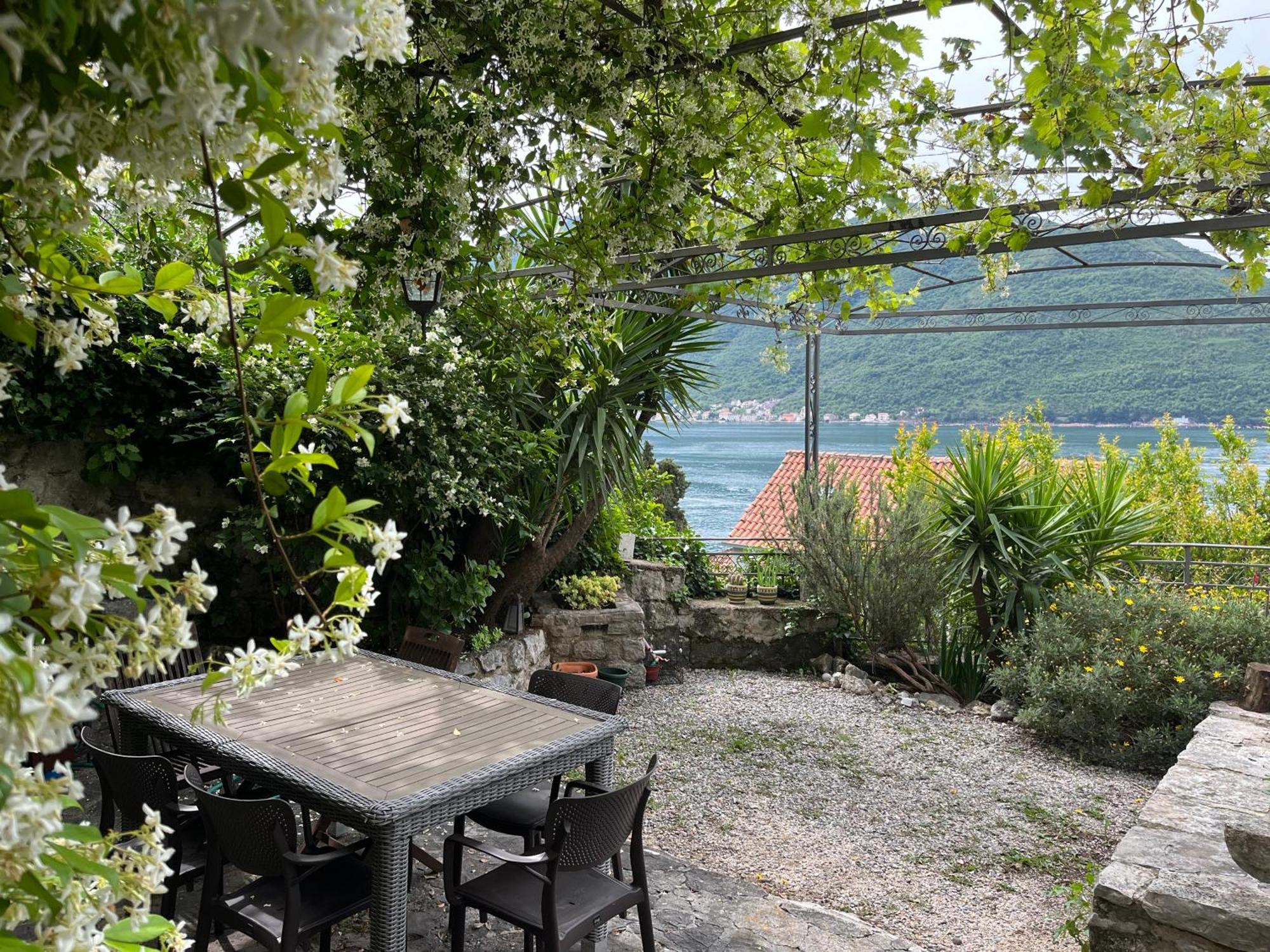 Be Happy In Perast Apartman Kültér fotó